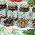 Olive verdi schiacciate condite